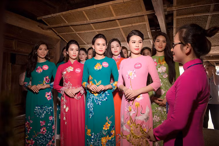 Khi được nghe những câu chuyện về Bác nhiều thí sinh không khỏi xúc động.