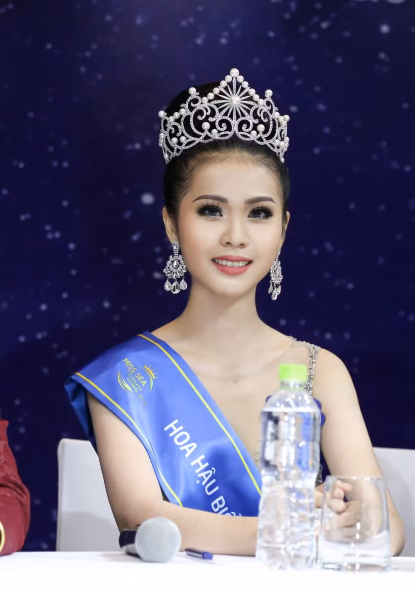 Kim Ngọc gặp gỡ báo chí sau đăng quang. Ảnh: TTVH