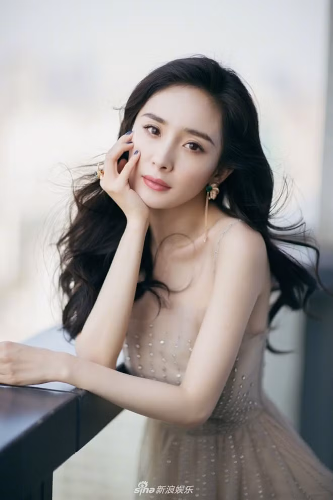 Dương Mịch bị nghi ngờ có dấu hiệu gian lận trong chuyện làm từ thiện.