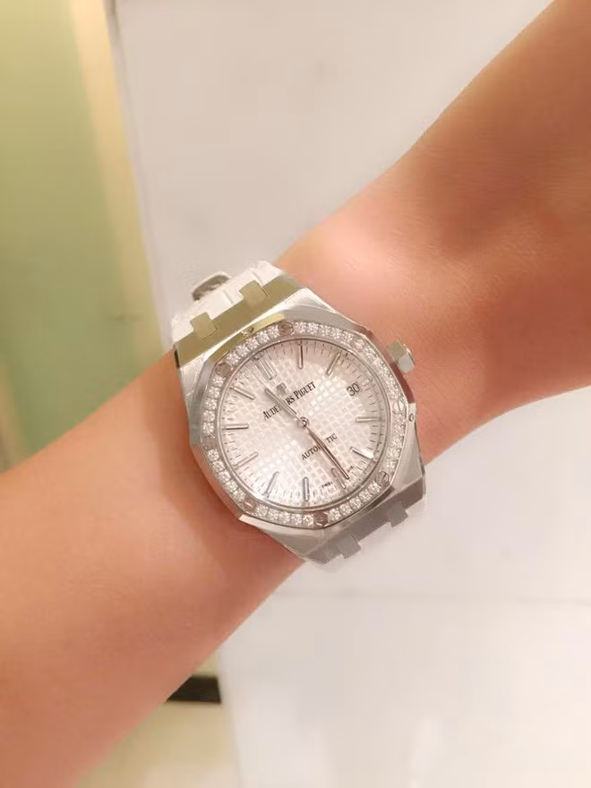Một số chiếc đồng hồ đắt giá trong bộ sưu tập "khủng" của Hoa hậu Mai Phương Thúy.