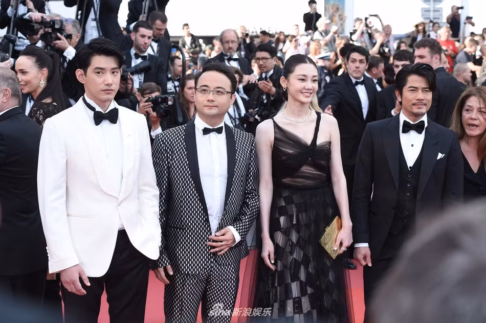 Miêu Miêu và Quách Phú Thành chỉ như những diễn viên quần chúng trên thảm đỏ. Showbiz Trung Quốc hiện vẫn phải cố gắng rất nhiều mới mơ tới cơ hội bành trướng tới châu Âu hay Mỹ.