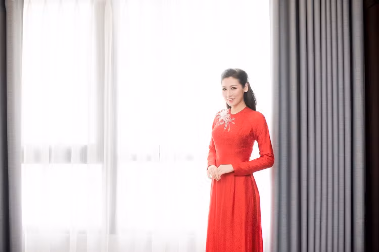 Sau khi đón dâu vào 15h chiều nay, Tú Anh và chồng sẽ tổ chức tiệc chiêu đãi vào lúc 18h tại một trung tâm tiệc cưới ở Long Biên, Hà Nội. Đám cưới Tú Anh sẽ quy tụ dàn sao khủng đến tham dự.