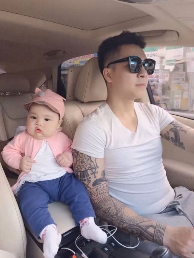 Hình ảnh hiếm hoi của Tiến Dũng và con gái.