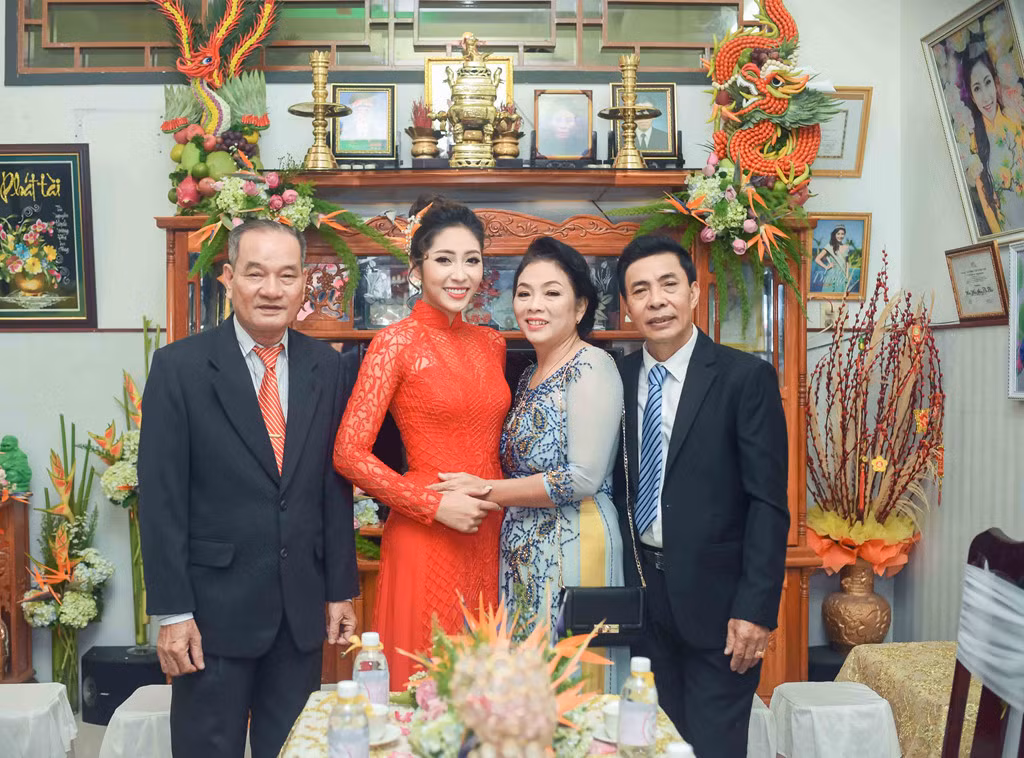 Hoa hậu Đại dương hạnh phúc cho biết buổi lễ diễn ra trong không khí ấm cúng, trang trọng mà không quá cầu kỳ.