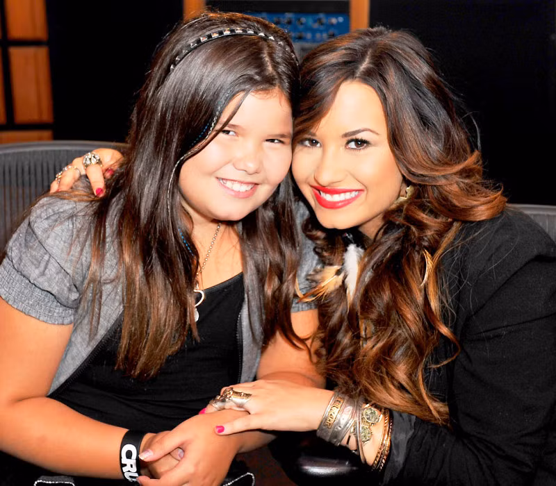 Nữ ca sĩ tri ân người em gái cùng mẹ khác cha là nữ diễn viên nhí Madison De La Garza đã giúp cô vượt qua thời gian cai nghiện. "Tôi nghĩ về cô bé mỗi khi tôi thấy tuyệt vọng", Lovato nói, "Thử nghĩ mà xem, chẳng lẽ mình lại là một tấm gương xấu cho em sao. Có những ngày tôi không muốn ra khỏi giường, chỉ nằm nhìn bức ảnh em gái tôi trên kệ và nhờ đó mà có thêm động lực sống".