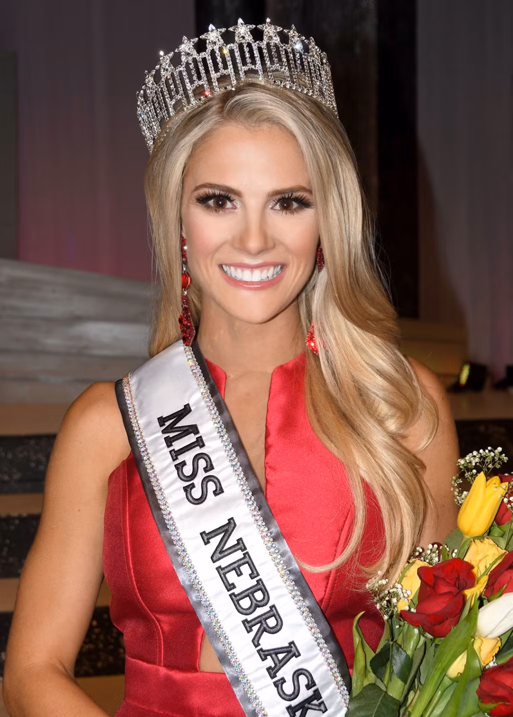 Chung kết Hoa hậu Mỹ (Miss USA) vừa kết thúc cách đây ít giờ. Người đẹp Sarah Rose Summers đến từ bang Nebraska đăng quang ngôi vị cao nhất. Đây là lần đầu tiên trong lịch sử 67 năm của cuộc thi, một đại diện bang Nebraska giành được vương miện cao quý.
