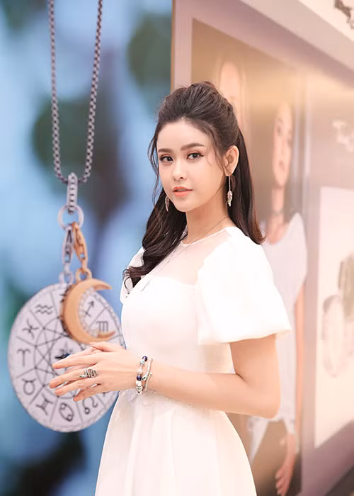 Không chỉ dính lùm xùm với Bình Minh, mối quan hệ của Trương Quỳnh Anh và Tim cũng gây ồn ào. Cặp đôi nhiều lần vướng nghi vấn hợp - tan. Mới nhất, Trương Quỳnh Anh và Tim bị cho là lạnh nhạt với nhau khi cùng xuất hiện trong một chương trình.