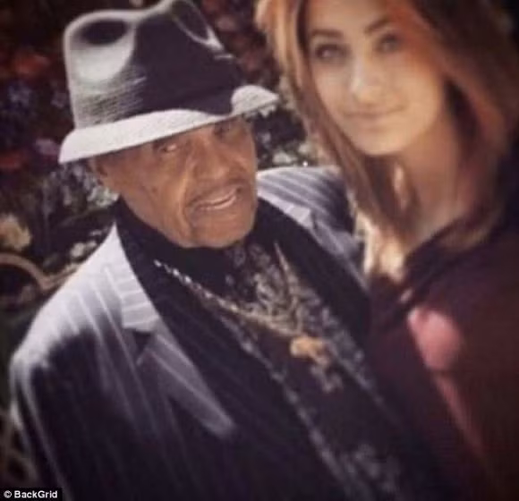 Paris Jackson và ông nội.