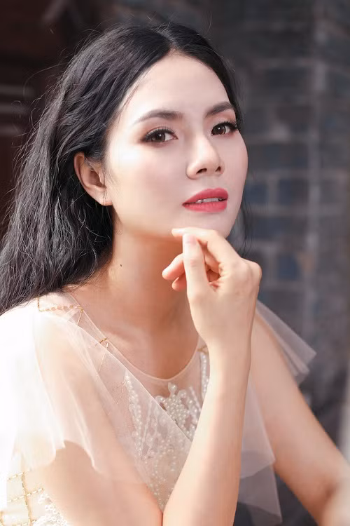 Cận cảnh vẻ đẹp mặn mà của Lương Nguyệt Anh ở tuổi 28.