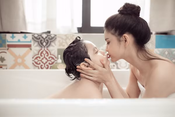Hình ảnh hai mẹ con Trương Quỳnh Anh.