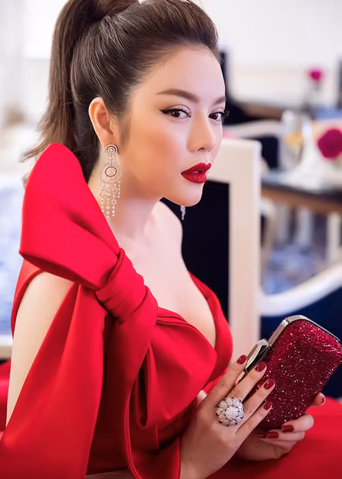Vẻ sang trọng của Lý Nhã Kỳ gây ấn tượng tại sự kiện LHP Cannes 2018.