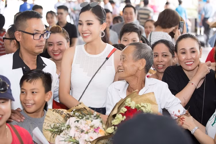 Khi biết tin Hoa hậu Trần Tiểu Vy trở về, người dân Quảng Nam rất háo hức đón chờ tân hoa hậu.