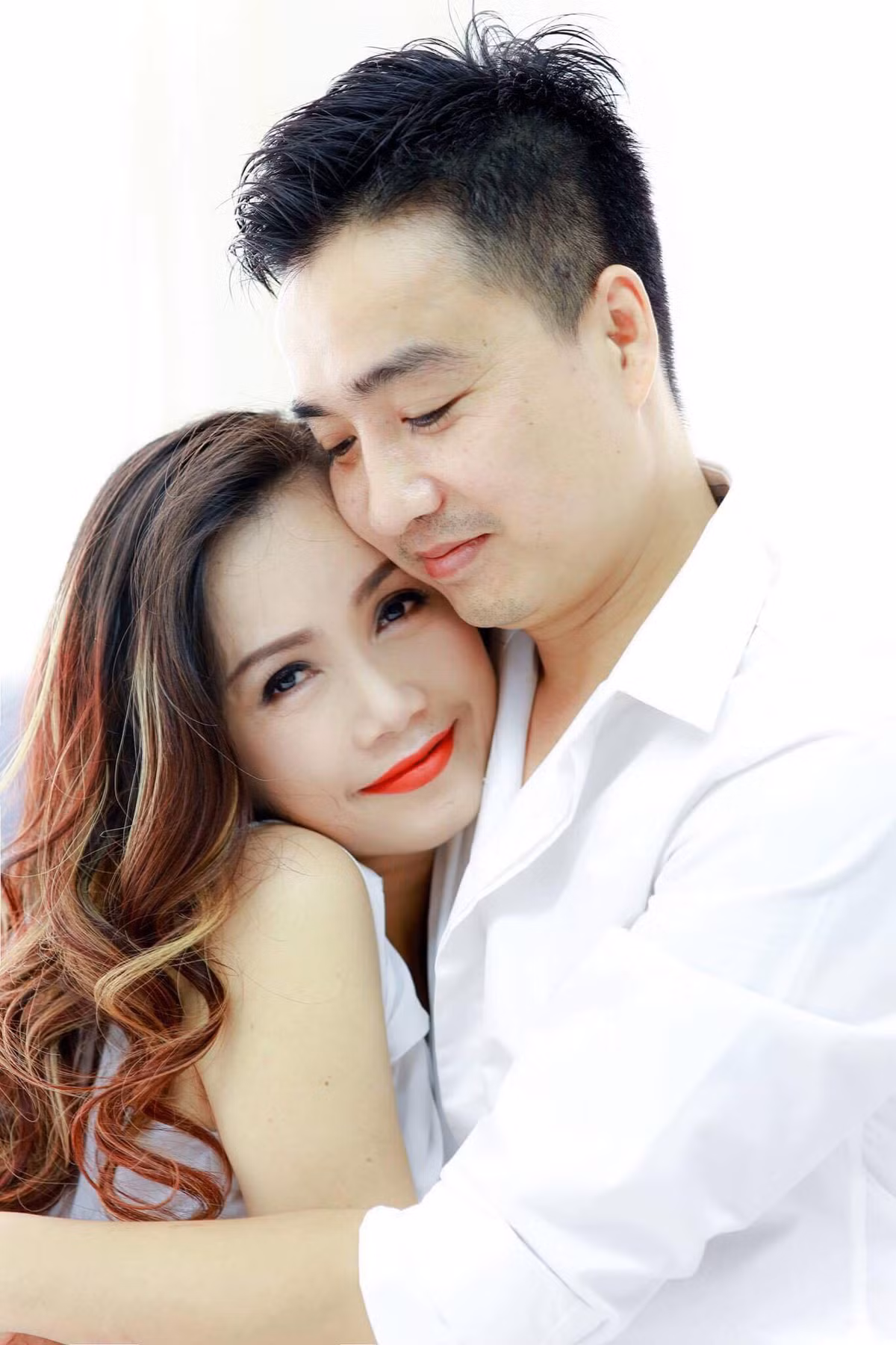 Dù đây là người chồng thứ 4 trong đời của nữ diễn viên nhưng cô vẫn luôn cảm thấy được cưng chiều hết mực và được yêu như lần đầu.