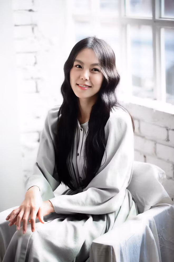 Kim Min Hee sở hữu nhan sắc xinh đẹp và thân hình mảnh mai.