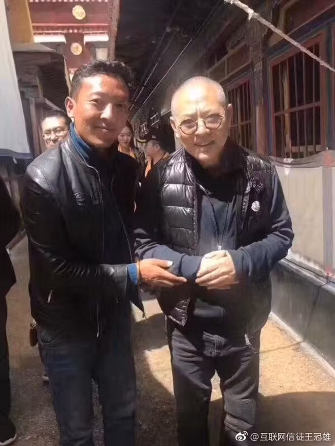 Hình ảnh Lý Liên Kiệt xuất hiện ở Tây Tạng bị cư dân mạng ví già yếu như ông lão 80.