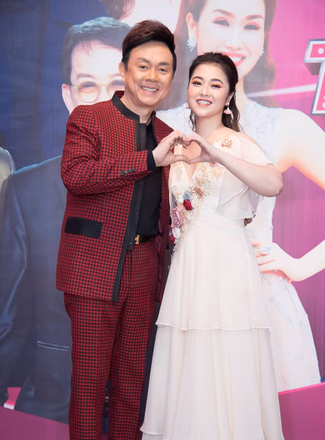 Chí Tài chia sẻ, anh nhận lời tham gia chương trình này sau khi danh ca Ý Lan từ chối vì bận việc đột xuất. Nam diễn viên không buồn vì mình là người thay thế, mà ngược lại còn cảm ơn đàn chị vì đã bận rộn và nhường cơ hội này cho anh.