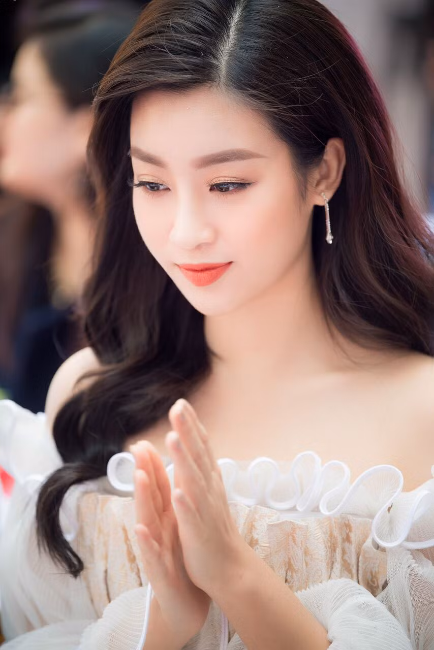 Thời gian qua, Hoa hậu Mỹ Linh và thủ môn Bùi Tiến Dũng cũng bị trêu đùa là có tình cảm với nhau nhưng cả hai ít tương tác công khai với nhau trên mạng xã hội.