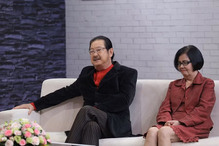 Làm vợ người nổi tiếng, hơn ai hết, ca sĩ Bích Trâm biết mình phải nhường nhịn và tha thứ.