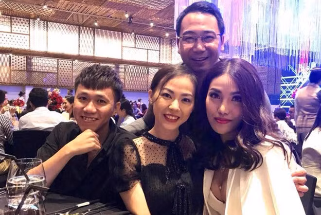 Lan Khuê dự tiệc cưới Thanh Nhàn cùng hôn phu. Nghệ sĩ hài Anh Đức cũng có mặt.