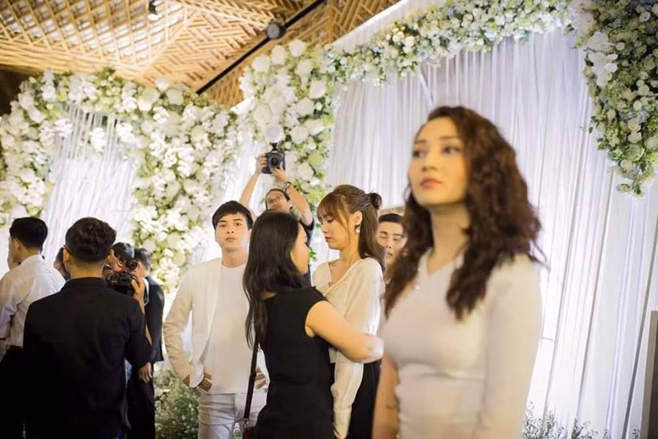 Ho Quang Hieu nhin “dam duoi