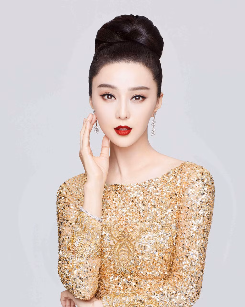 Phạm Băng Băng chưa đưa ra bất kỳ phát ngôn nào. Cô hiện vẫn ở Mỹ.