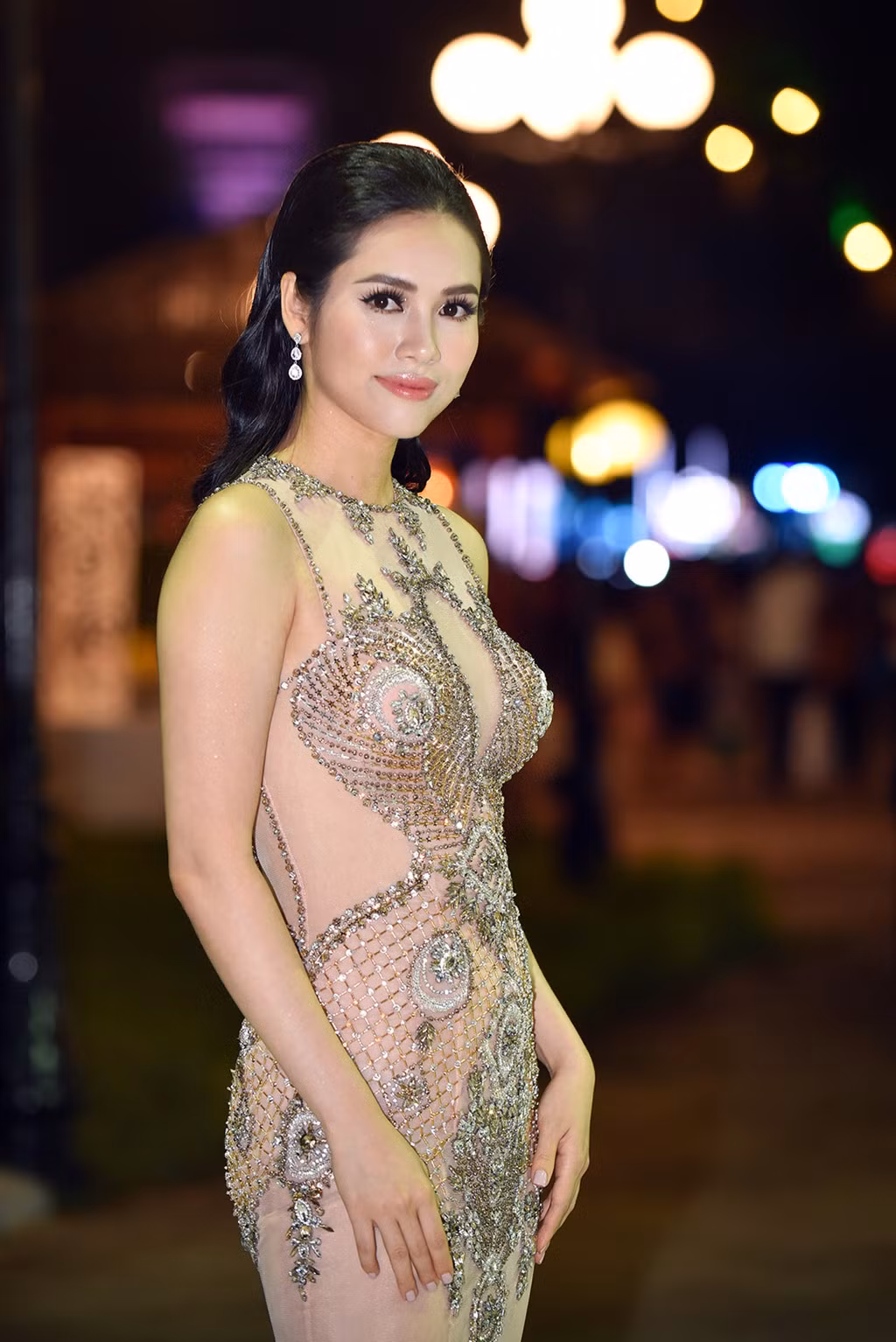 Á hậu Hoàng My.