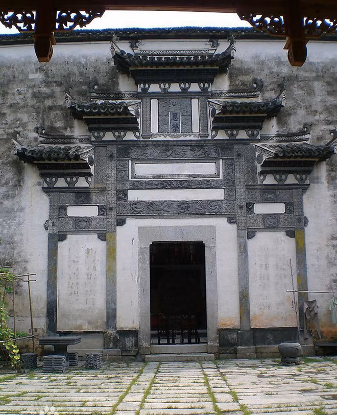 Một căn nhà cổ do Thành Long sở hữu.