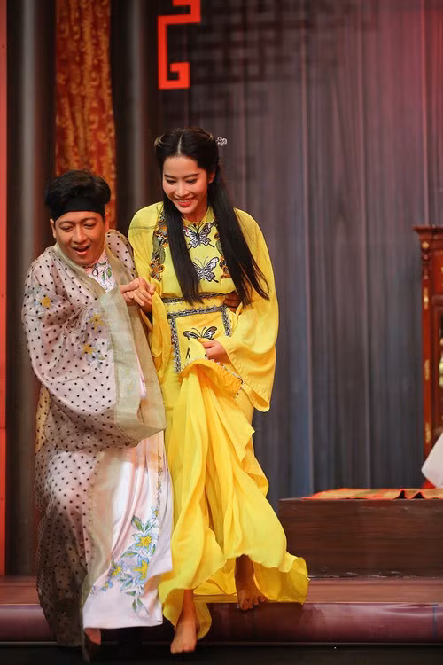 Ồn ào tình cảm của Trường Giang và Nam Em đang khiến cả showbiz Việt dành nhiều thời gian quan tâm.