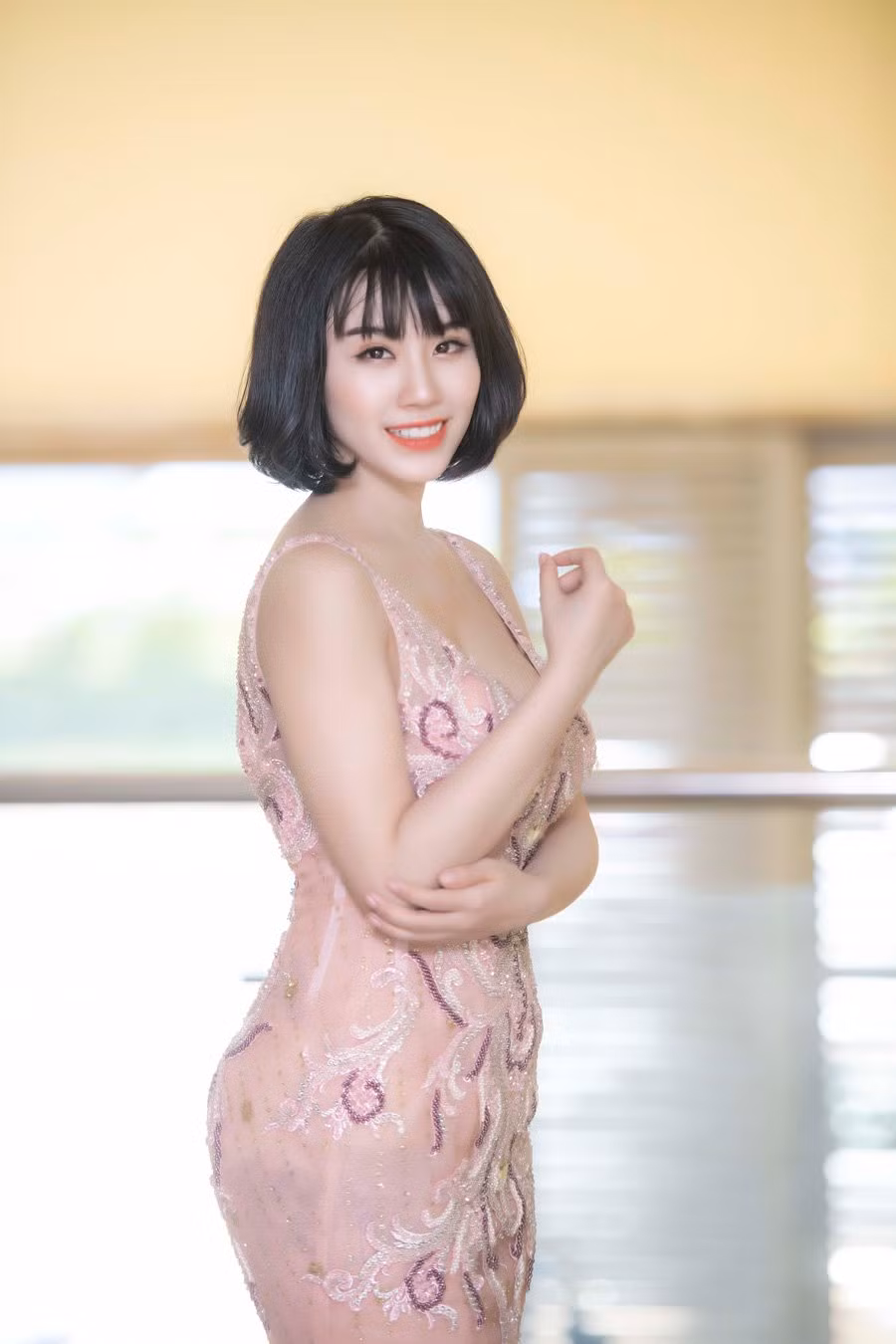 MV "Dại khờ" là cách Linh Miu chia sẻ câu chuyện yêu của mình - một người đã quá dại khờ trong tình yêu.