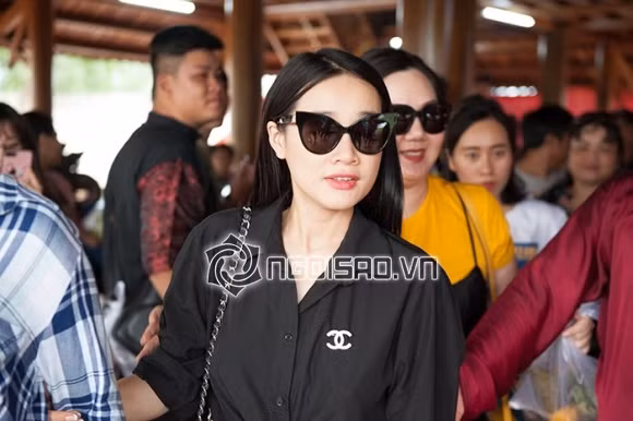 Nữ diễn viên đi cùng hội bạn thân mà không có Trường Giang bên cạnh.