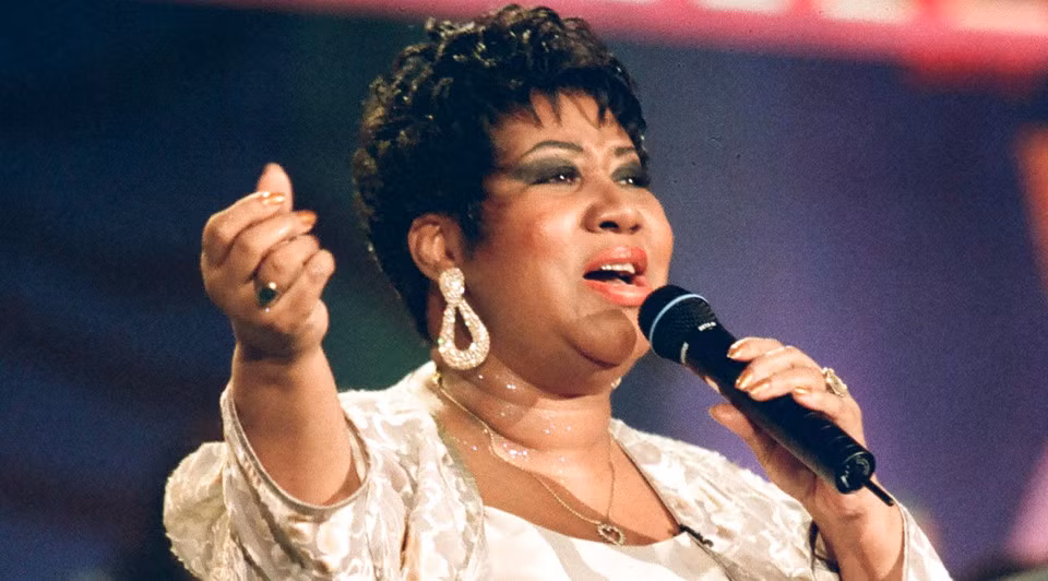 Năm 2014, bà phát hành album Aretha Sings The Great Diva Classics (Aretha hát những ca khúc kinh điển của các diva). Trong đó, bản hit nổi tiếng của Adele là Rolling in the deep qua giọng ca của Franklin đã bị chê là sử dụng kỹ thuật phòng thu quá mức (auto-tune), khiến chất giọng của bà thay đổi. Trước những ý kiến tiêu cực, diva gạo cội giữ im lặng. Chính thái độ này đã khiến khán giả thất vọng về nữ danh ca trong thời gian dài.