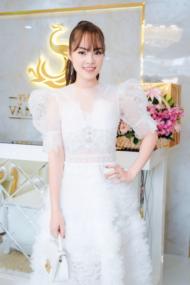 Diễn viên Dương Cẩm Lynh gần như bắt đầu lại từ đầu sau hai năm ở nhà sinh con và chăm bé Will. Con trai chính là tài sản duy nhất cô có được sau khi chia tay chồng.