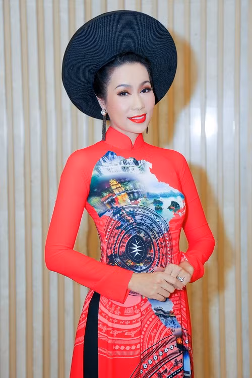 Vừa qua, NSƯT - Á hậu Trịnh Kim Chi xuất hiện ấn tượng tại buổi họp báo chương trình công bố 63 đại sứ đại diện trên 63 tỉnh thành và năm châu của Hành trình kết nối yêu thương.