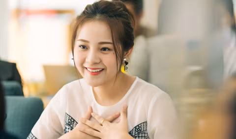 Mặc dù không có quá nhiều đất diễn và bắt buộc phải lựa chọn lối diễn khá an toàn, quen thuộc song Tam Triều Dâng vẫn ghi điểm với khán giả xem phim.