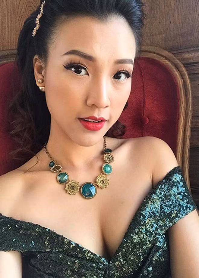 Sau khi chia tay, người đẹp sinh năm 1990 dành phần lớn thời gian cho công việc và đi du lịch cùng bạn bè.