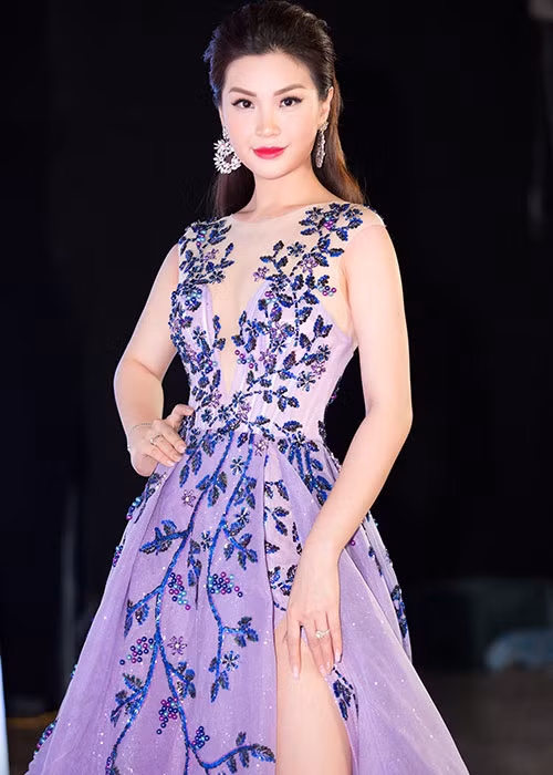 Đêm khai hội đầu tiên của chương trình Hoa hậu Việt Nam 2018 – Người đẹp thời trang còn có sự tham gia của: Hoa hậu Hà Kiều Anh, Á hậu Diễm Trang, Thanh Tú, người đẹp Đào Hà, diễn viên Mai Thu Huyền, diễn viên Việt Anh, NTK Lê Thanh Hoà, NTK Brian Võ…