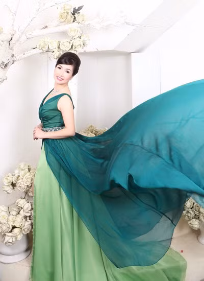 Vài năm sau đăng quang Hoa hậu, chị nhận được học bổng du học Hàn Quốc. Sau những ngày tháng học tập miệt mài, chị đã có trong tay tấm bằng thạc sĩ của Đại học Quốc Gia Hàn Quốc. Hiện nay, chị đang làm việc cho quỹ giáo dục cao học Hàn Quốc.