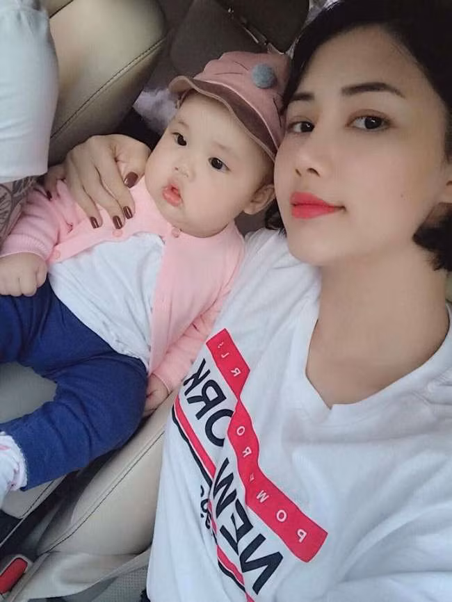 Chào đón con gái đầu lòng cũng thay cho lời khẳng định tình cảm bền chặt của Tiến Dũng và Trang Linh sau thời gian mặn nồng.