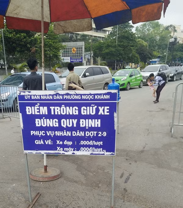 Di choi 30/4: Gui xe vao Thu Le bi “chat chem” truoc mat cong an-Hinh-3