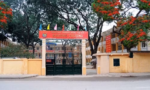 Ha Noi: Thay giao bi dinh chi vi tat vao mat hoc sinh