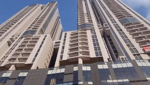 Ha Noi: Bang hoang be 5 tuoi roi tu tang 17 chung cu New Skyline