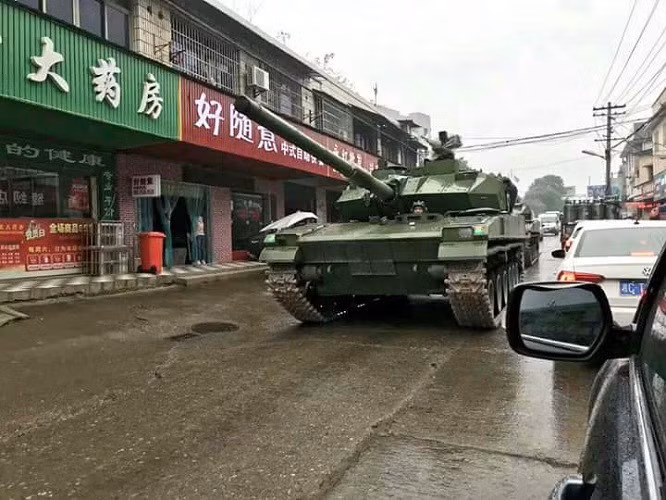 Do không thể sử dụng pháo nòng trơn 125mm, Type-15 có thể sử dụng các thiết kế pháo cũ như pháo pháo rãnh xoắn 100mm D-10T của xe tăng Type-59 (bản sao của T-54 Liên Xô); pháo 85mm của xe tăng Type- 62, pháo nòng trơn 105mm của xe tăng Type- 69; những mẫu pháo này có đường kính gần 100 mm, phù hợp lắp trên tăng Type-15.