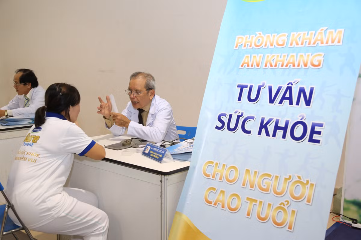 Vinamilk Sure Prevent tiep tuc tu van dinh duong cho nguoi cao tuoi-Hinh-3