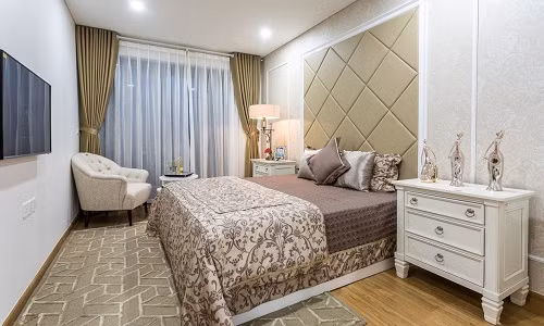 Phòng ngủ sang trọng với nội thất tinh tế và thiết kế hợp lý. Đây sẽ là nơi nghỉ ngơi thư giãn lý tưởng cho gia chủ sau một ngày làm việc vất vả.