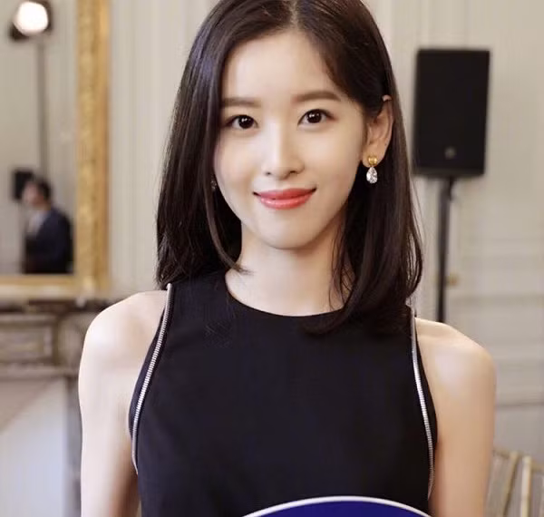 Hot girl tra sua tai xuat: "Gai mot con trong mon con mat"