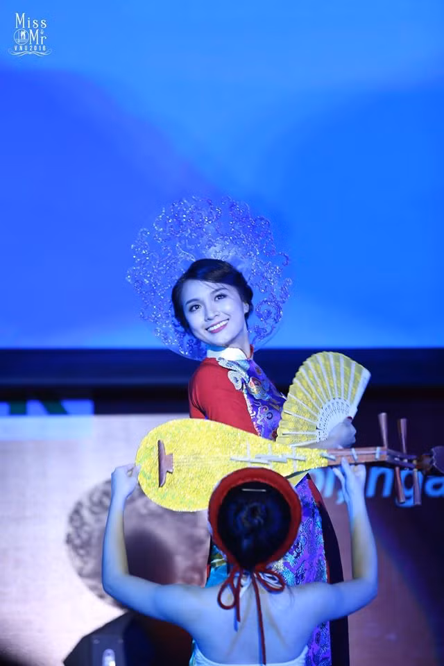 Giống như nhiều cuộc thi Hoa khôi, tài năng sinh viên khác, cuộc thi "Miss and Mr VNU 2016" được tổ chức cũng nhằm mục đích tạo ra sân chơi, tạo điều kiện tỏa sáng cho các nam, nữ sinh viên tự tin vào bản thân và có những thế mạnh về ngoại hình cũng như tài năng. Trải qua nhiều vòng thi, Bá Thị Thu Huệ không chỉ gây ấn tượng với vẻ đẹp trong veo, ngoại hình được so sánh với các hoa hậu, mà sự năng động, tự tin và thông minh của cô cũng được ban giám khảo, các khán giả đánh giá rất cao, qua đó trở thành người chiến thắng cuối cùng.