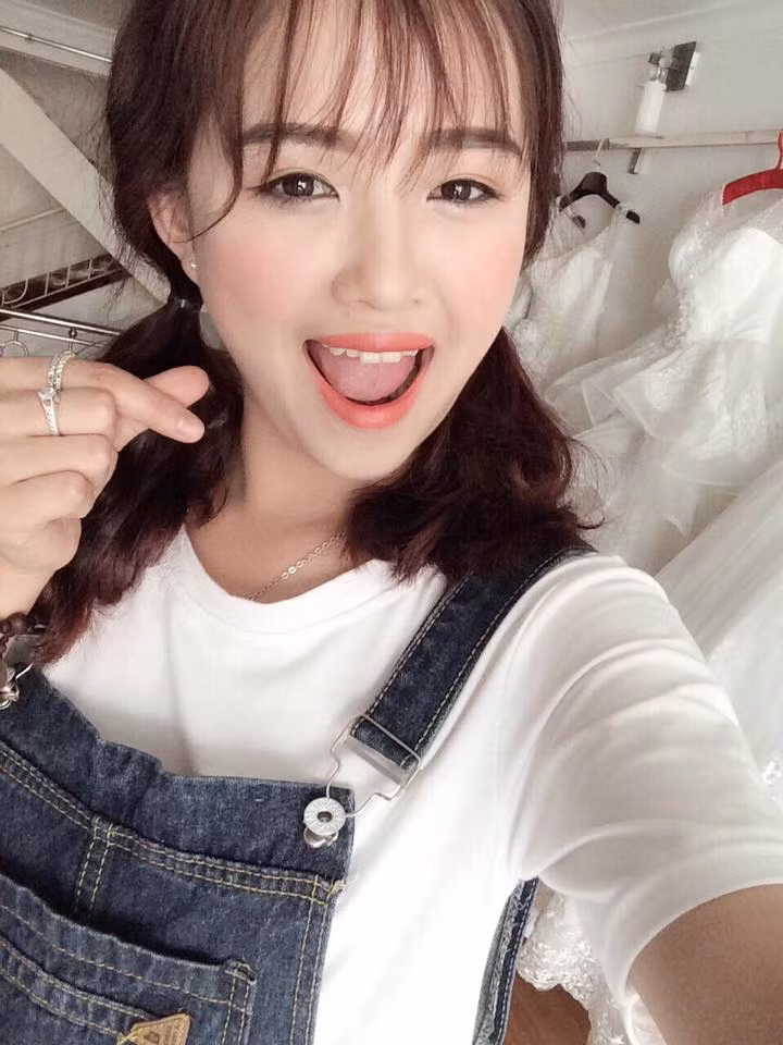 Trước những phản ứng như vậy, mẹ bầu Nguyễn Phương cũng có một số giải thích nhỏ. Cô gái trẻ này khẳng định việc trang điểm để đỡ cảm thấy tự ti về khuôn mặt kém sắc khi mang thai dù tạo ra hiệu quả tốt nhưng cũng cần được thay đổi sao cho phù hợp với hoàn cảnh và điều kiện, thời gian của mỗi người, không phải áp dụng nó một cách thô cứng. Nguyễn Phương cũng khuyên các chị em nên áp dụng những biện pháp làm đẹp tự nhiên, tránh lạm dụng mỹ phẩm trong thời gian mang thai.