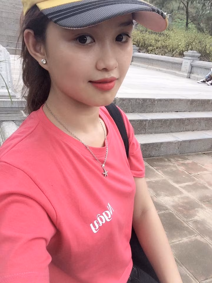 Theo quan điểm của Nguyễn Phương, nhiều người phụ nữ luôn bận rộn với các công việc trong gia đình, chăm sóc con cái khá vất vả nhưng vẫn khéo léo dành ra được một khoảng thời gian cho chính mình. Chỉ một chút thôi nhưng những việc làm cho bản thân đó sẽ giúp các chị em xinh đẹp hơn, khỏe mạnh hơn, có được tinh thần tốt hơn và quan trọng là không bị áp lực, buồn chán trong khoảng thời gian ngoại hình, cơ địa có nhiều thay đổi. Ảnh trong bài: Facebook nhân vật.