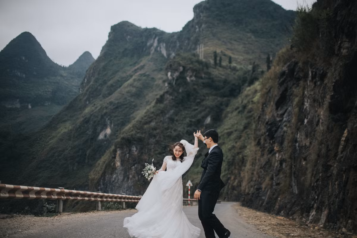 Chụp ảnh cưới tại Mã Pí Lèng có lẽ là điều mà từ trước đến nay không có nhiều cặp đôi thực hiện được.