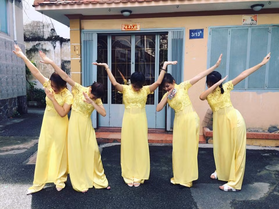 Rất khó để tìm ra một sự chuẩn mực đối với những hình ảnh như thế. Xấu hay đẹp, phản cảm hay không còn phụ thuộc rất nhiều vào suy nghĩ, quan điểm của từng cá nhân khi xem ảnh.